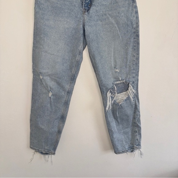 Abercrombie and Fitch The Mom High Rise Light Wash 27/4 Reg - Picture 3 of 6